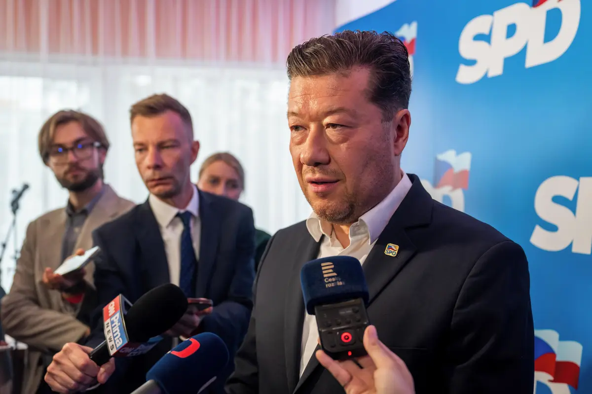 Do Senátu jsme se měli spojit, lituje Okamura