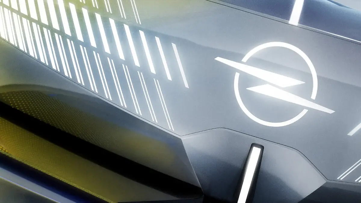 Opel láká na vizi moderního kombíku, může být předzvěstí nové Astry