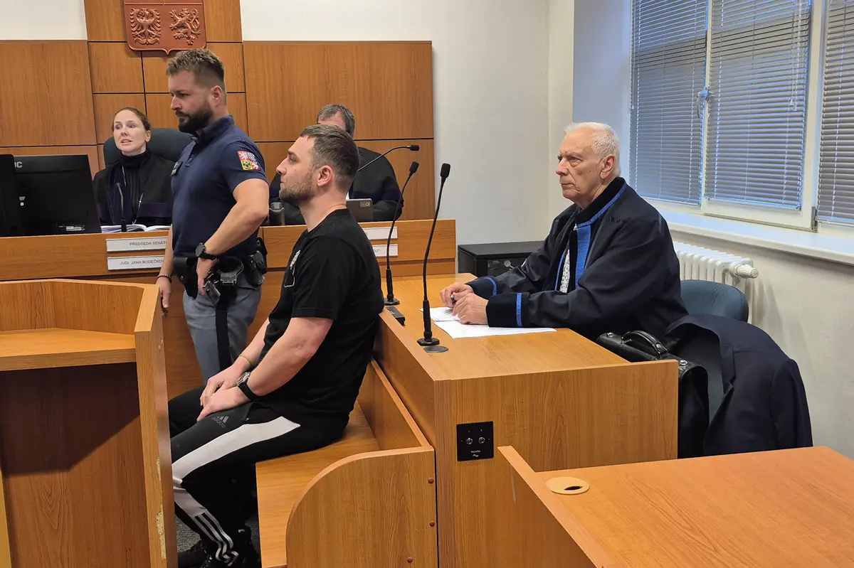 Soused na ubytovně mu neseděl, tak ho zabil. Dostal 13,5 roku