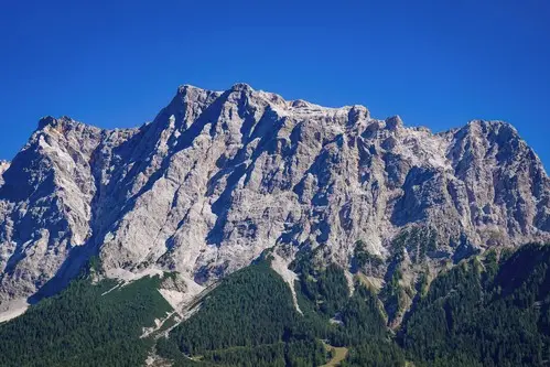 V Rakousku se vážně zranil Čech, při fotografování se zřítil ze skály