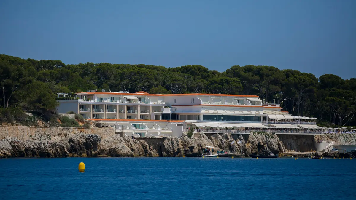 Luxusní hotel zakročil proti influencerům. Místo večeření se nekonečně dlouho fotili