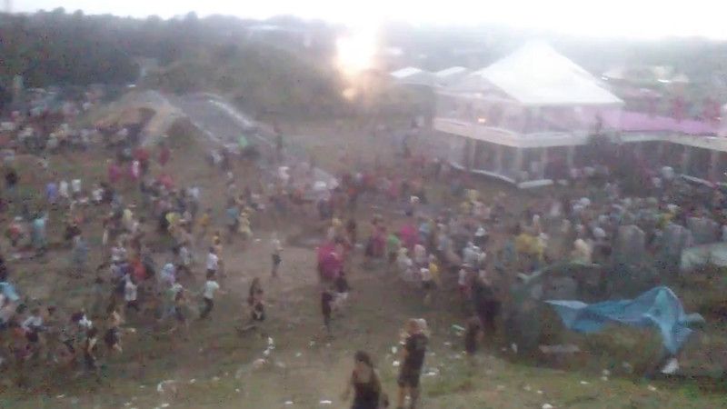 SEX, STORY, ROKENROL: Faith No More na Rock for People v roce 2012 přijeli, ale nezahráli. Vyhnala je ničivá bouře