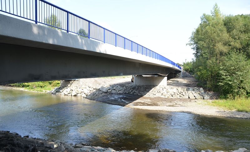 Nový most, který bude ve čtvrtek 25.8.2011 ve 14 hodin zpřístupněn řidičům. Foto 23.8.2011