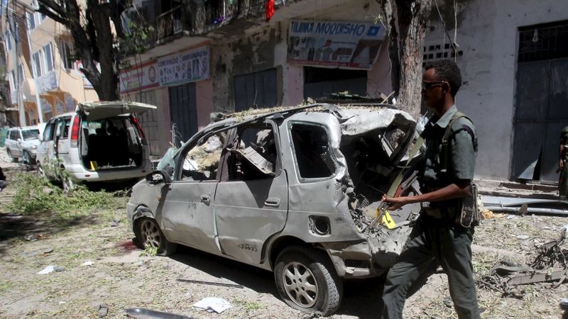 Somálský policista na místě atentátu v Mogadišu