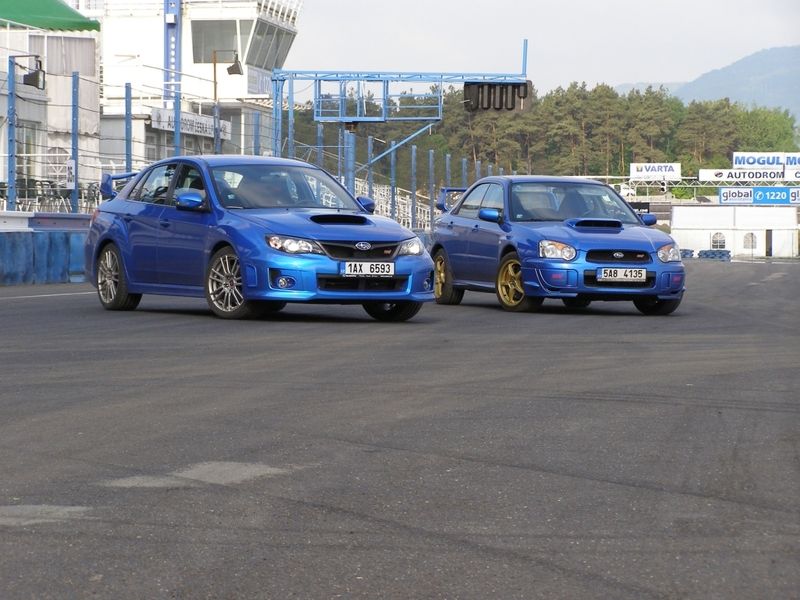 Subaru Impreza WRX STI (2003) a WRX STI (2011)