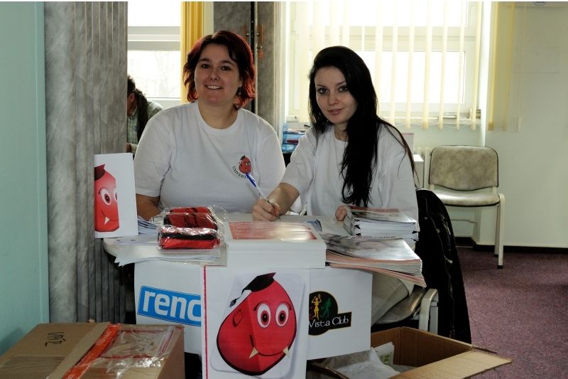 Krev přišly darovat téměř na dvě stovky studentů a zaměstnanců univerzity.
