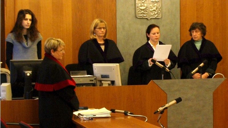 Soudkyně Renáta Moudrá vynáší jeden ze svých rozsudků.