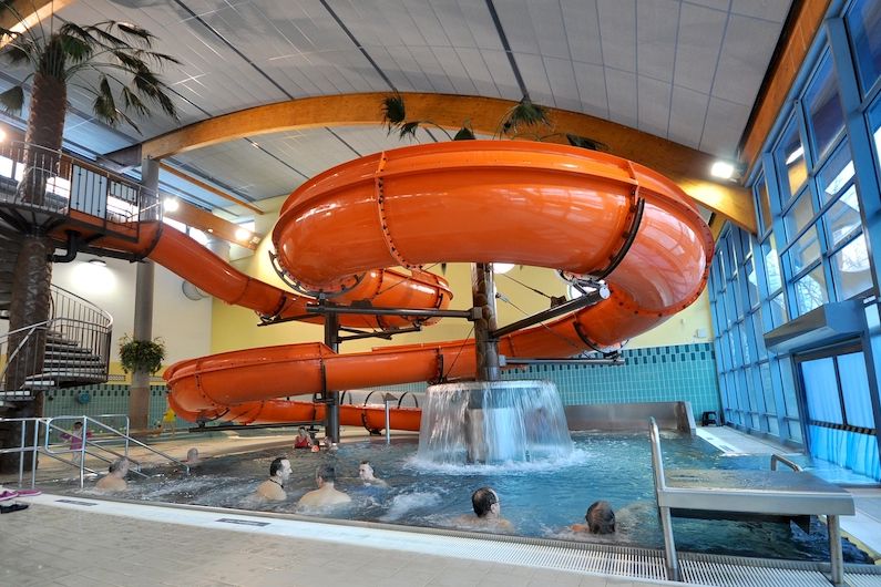 Rekreační bazén s tobogánem v bohumínském aquacentru.