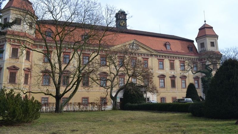 V holešovském zámku je už tři roky k vidění výstava Slavné vily Zlínského kraje.
