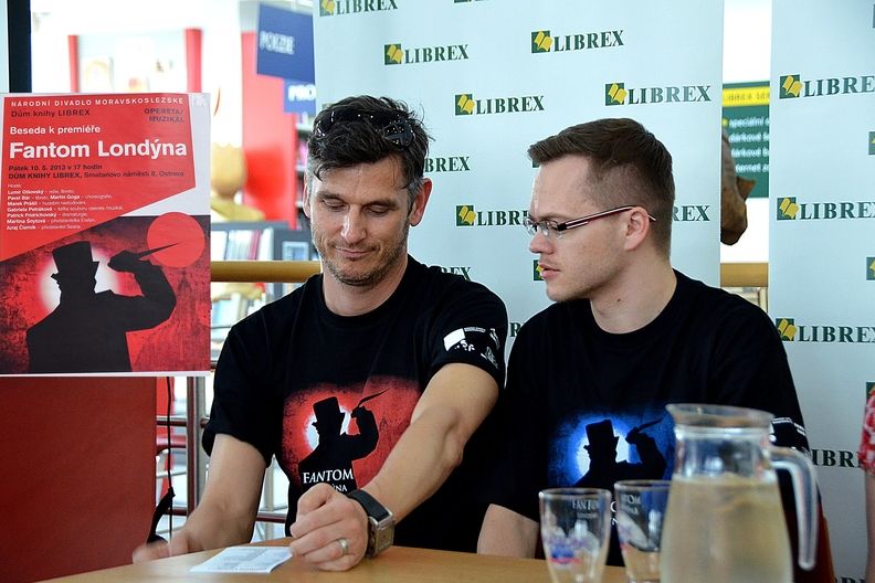 Dům knihy Librex. Lumír Olšovský a Pavel Bár, autoři libreta.
10.5.2013