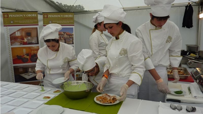 Součástí projektu bude také bavorsko-česká soutěž žáků středních škol v gastronomických dovednostech, která se uskuteční na bavorské straně.