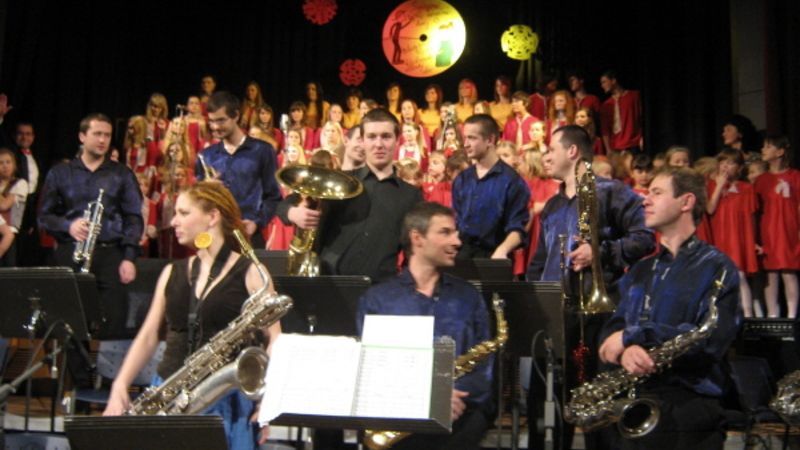 Křest prvního společného CD Mladého týnišťského big bandu a Rychnovského dětského sboru Carmina proběhl loni v prosinci. 