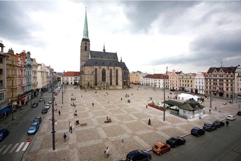 Plzeňské náměstí se v pátek 13. května změní v hokejový kotel. Plzeňané sem přijdou na velkoplošnou projekci hokejového zápasu Česko - Švédsko.