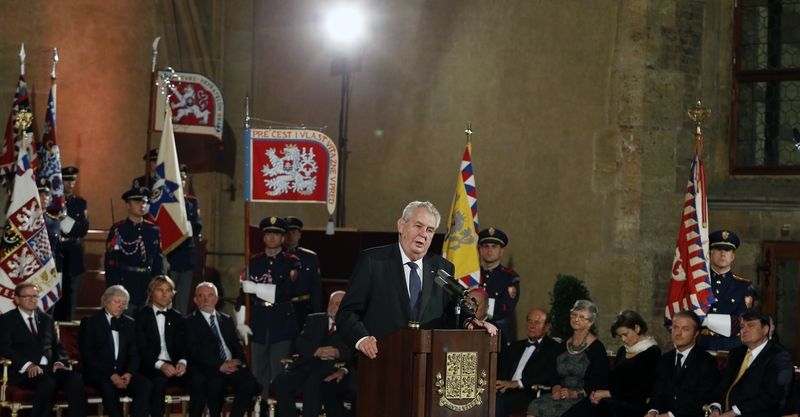 Prezident Miloš Zeman udělil a propůjčil ve středu 28. října 2015 patnáct státních vyznamenání.