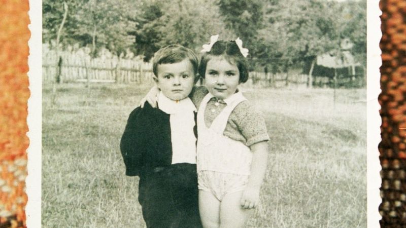 Madeleine Albrightová s bratrem v roce 1939