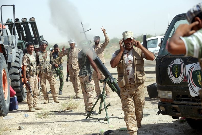 Šíitští bojovníci u irácké Fallúdže