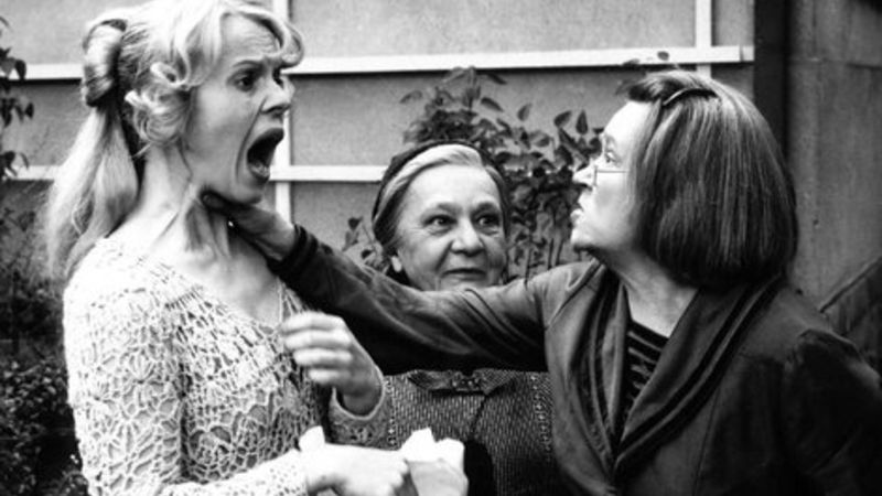 Iva Janžurová, Eva Svobodová a Nataša Gollová v komedii Drahé tety a já.