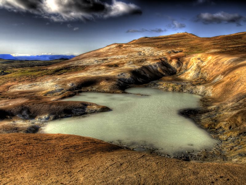 Islandská příroda místy připomíná jinou planetu.