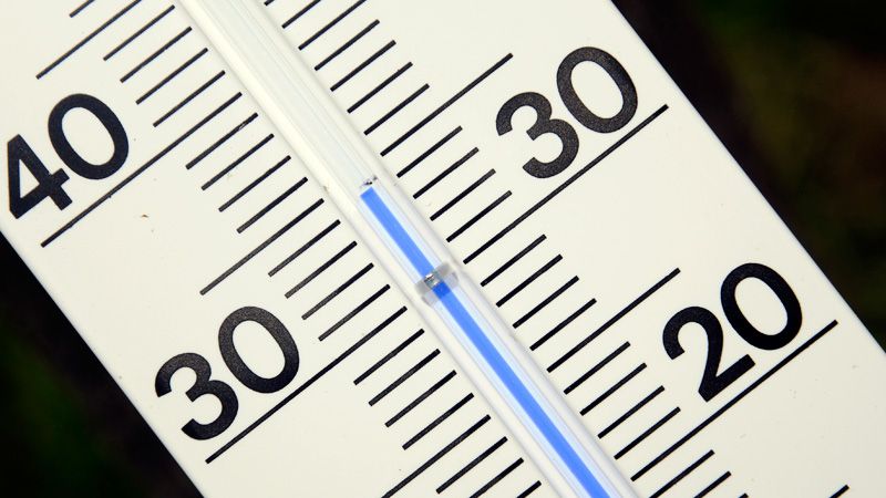 Další bouřky a také úmorná vedra. Meteorologové upravili výstrahu