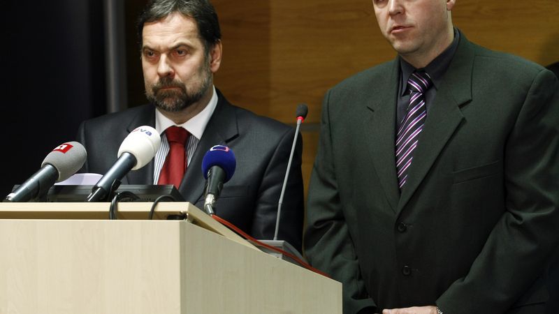 Ministr vnitra Radek John (VV) s náměstkem Viktorem Čechem (vpravo)