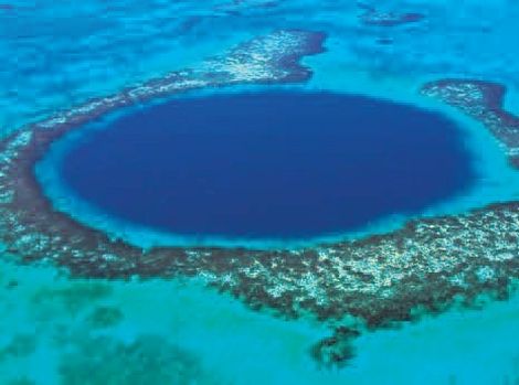 Takto vypadá Velká modrá díra při pobřeží Belize – také bere dech, co říkáte? 