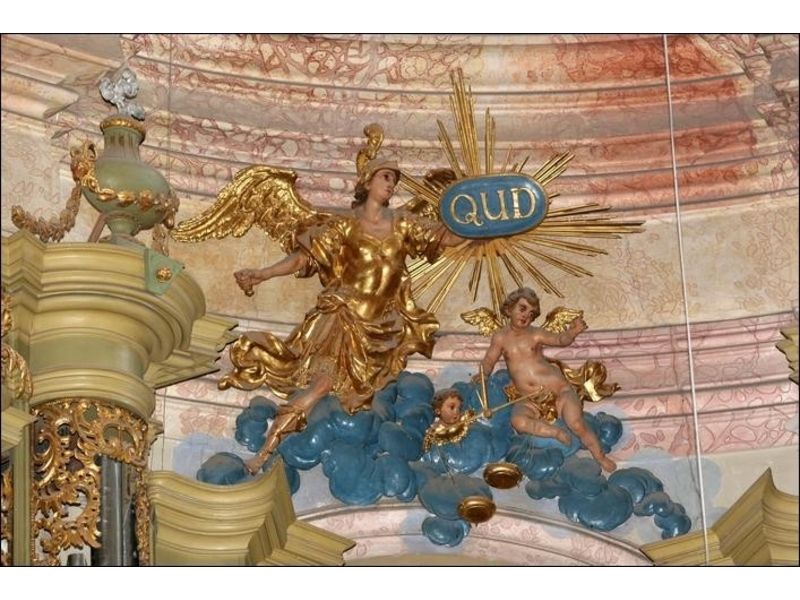 Archanděl Michael je jednou z unikátních soch křtinského chrámu