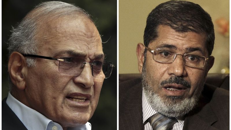 Soupeři o křeslo prezidenta expremiér Ahmad Šafík (vlevo) a islamista Muhammad Mursí.