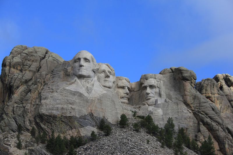 Monument Mt. Rushmore byl dokončený v roce 1941, každý rok k němu zamíří asi dva miliony turistů.