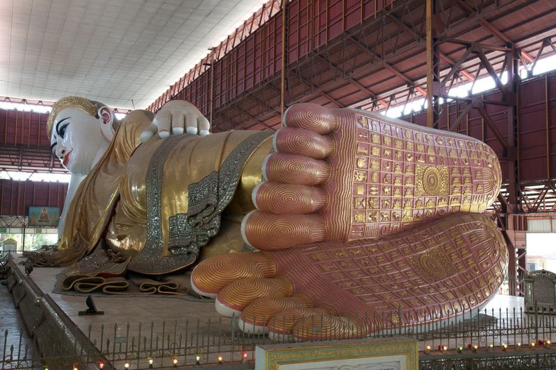 Ležící Buddha je opravdový kolos – na délku má 65 metrů. 