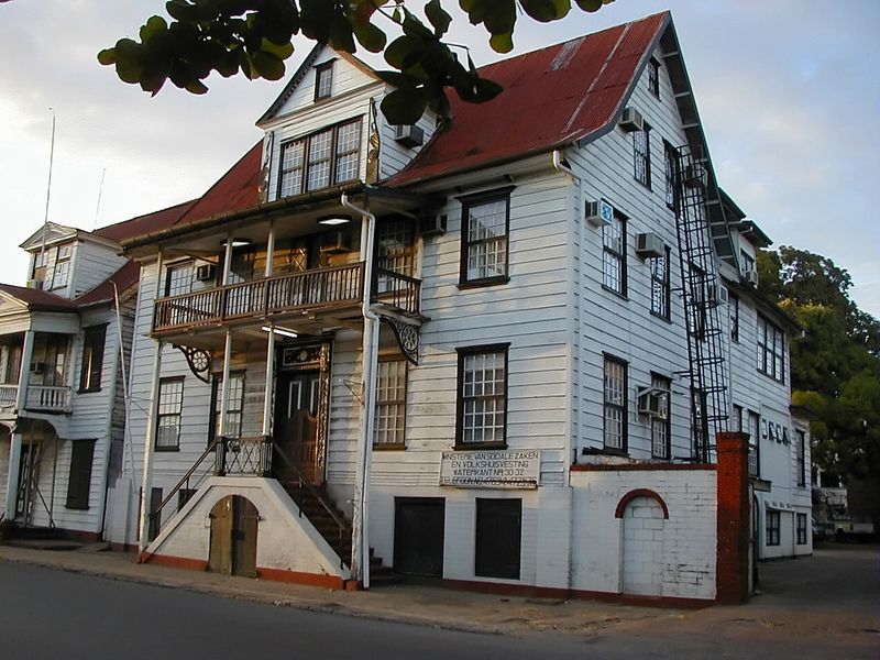 Od roku 2002 je metropole Surinamu na seznamu světového dědictví UNESCO. 