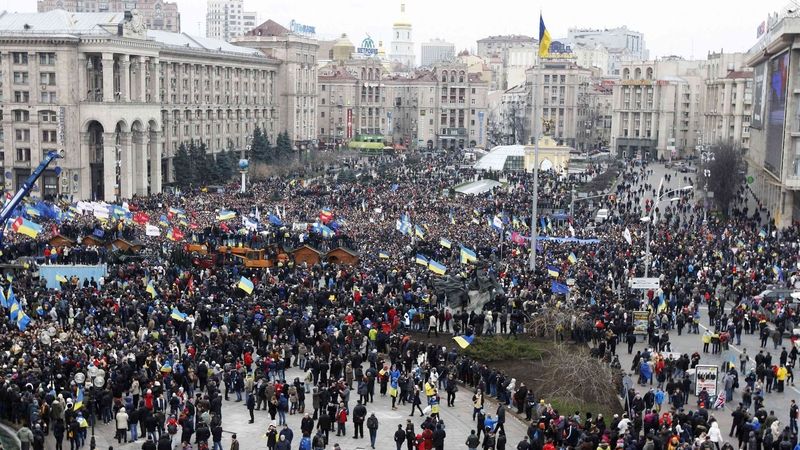 Kyjevské Náměstí nezávislosti při nedělních protestech