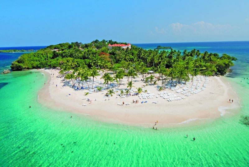 Cayo Levantado patří mezi nejkrásnější ostrůvky Dominikánské republiky. 