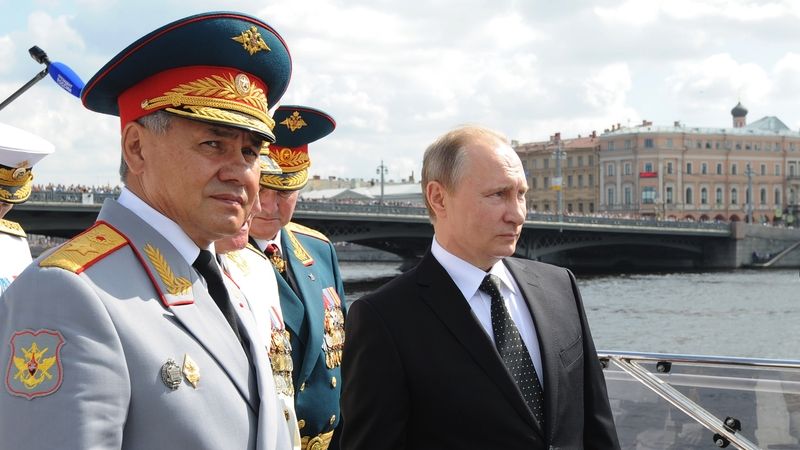Ruský president Vladimir Putin a ministr obrany Sergej Šojgu