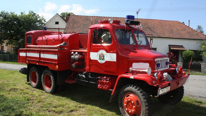 Praga V3S zvaná Nevěsta je chloubou dzbelských dobrovolných hasičů