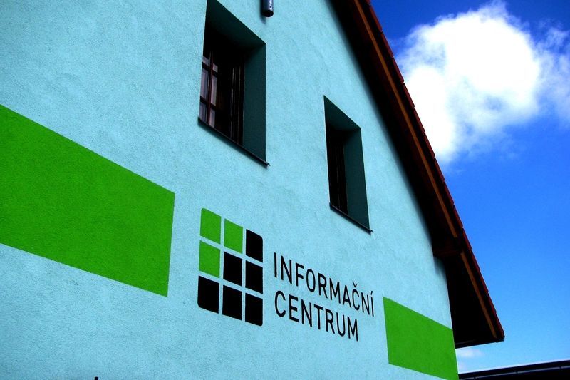 Turistické informační centrum sídlí pod Ještědem nedaleko konečné stanice tramvaje č. 3 v libereckém Horním Hanychově