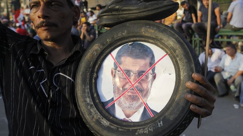 Demonstrant odmítající vládu Mursího
