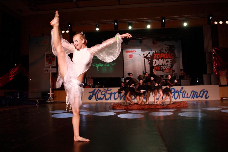 Tanečnice ostravkého Akcentu vybojovaly s malou skupinou s názvem Hnízdo titul mistryň Evropy 2011 v show dance. 