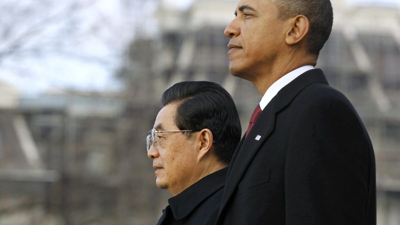 Čínský prezident Chu Ťin-tchao s prezidentem USA Barackem Obamou na zahradě Bílého domu