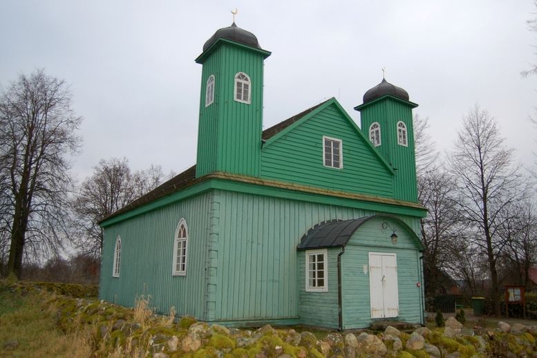 Mešita v obci Kruszyniany na východě Polska, kde už přes 300 let sídlí hrstka Tatarů. 
 
