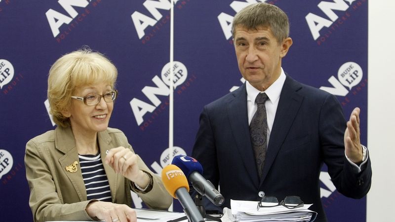 Helena Válková a Andrej Babiš vystoupili 24. října 2013 na poslední předvolební tiskové konferenci strany Ano.