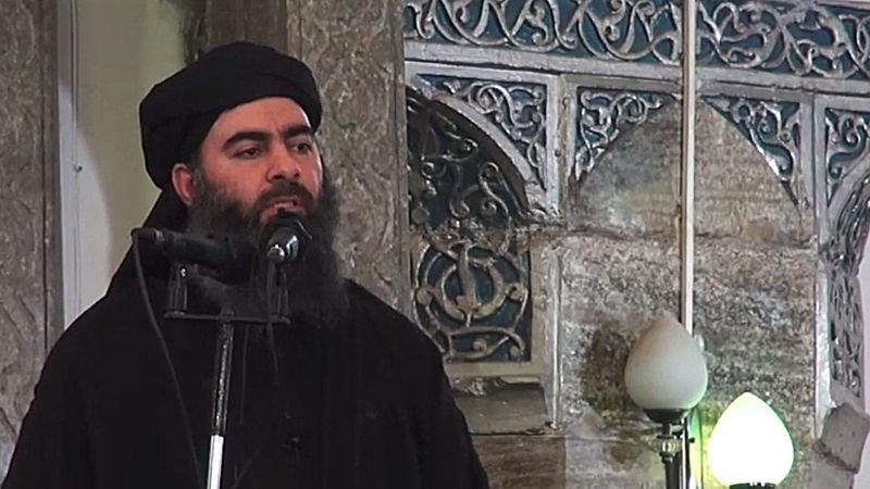 Abú Bakr Bagdádí při kázání v mešitě v Mosulu