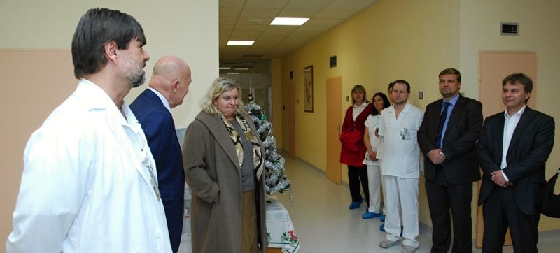 Oba starostové byli svědky absolutní připravenosti a souhry týmů porodnice a neonatologie Nemocnice Na Bulovce.