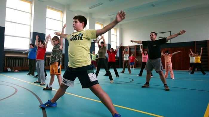 Stovky dětí bojují s nadváhou a začaly měnit návyky. Pomáhají jim chytré hodinky