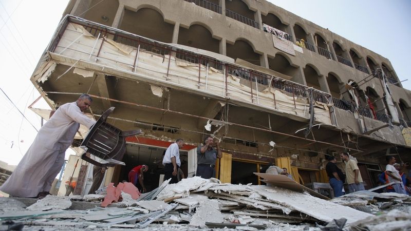 Dům v bagdádské čtvrti Šáb poškozený explozí nálože 
