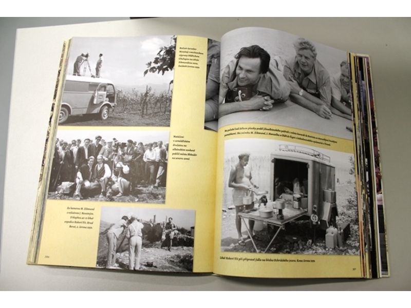 Uvnitř knihy je řada unikátních fotografií, z nichž některé nebyly doposud publikovány.