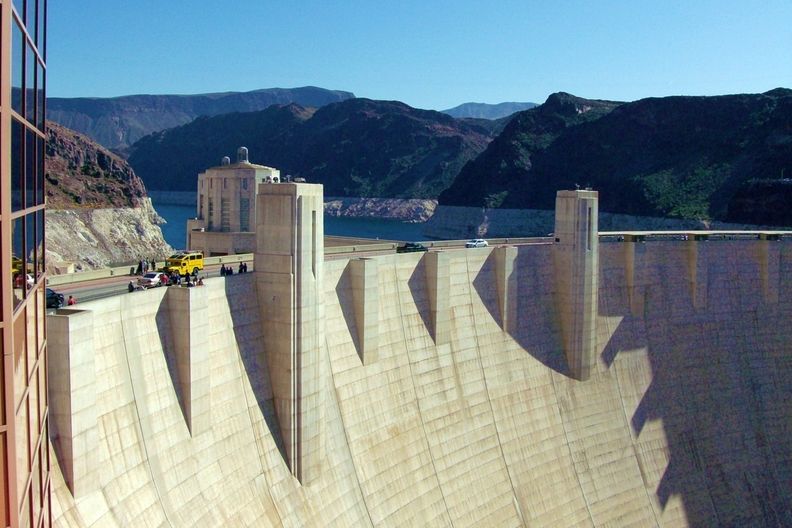 Hooverova přehrada je nejslavnější stavbou svého druhu na světě. 