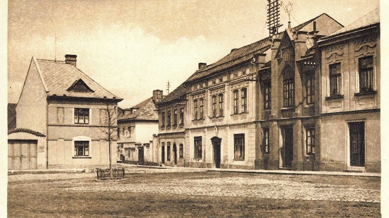 Lípa svobody z roku 1919 na Šubertově (tehdy Malém) náměstí v Dobrušce.