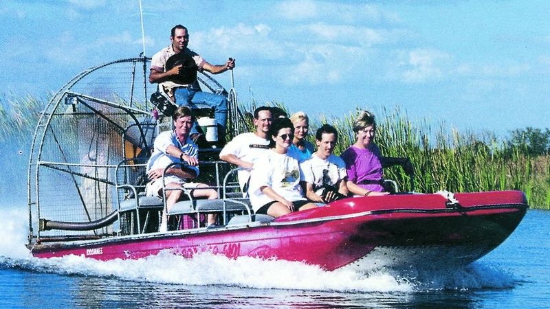 Jízda na vznášedlech je jedna z největších atrakcí národního parku Everglades na Floridě.