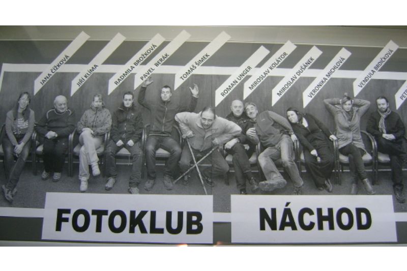 Členové fotoklubu Náchod, kteří prezentují svoji tvorbu v dobrušském lapidáriu.