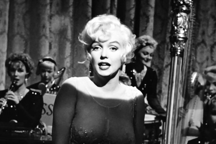 Božská Marilyn Monroe jako zpěvačka Sugar v komedii Někdo to rád horké.